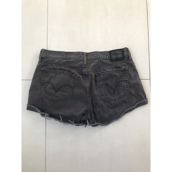 Levi's Distressed Cut Off Frayed Cuffed Denim Shorts - Picture 4 of 12
